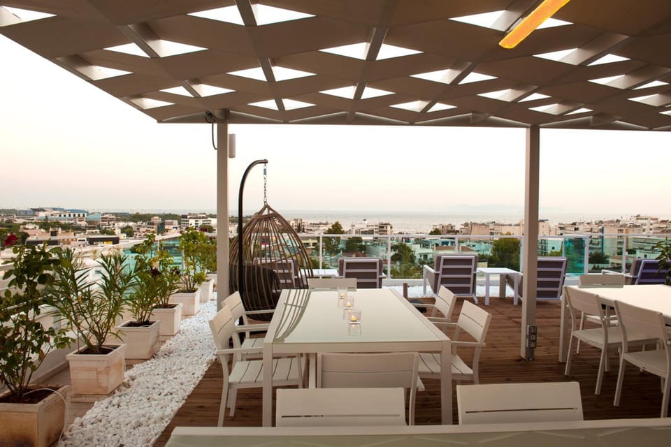 Scale Suites Hotel in Alimos