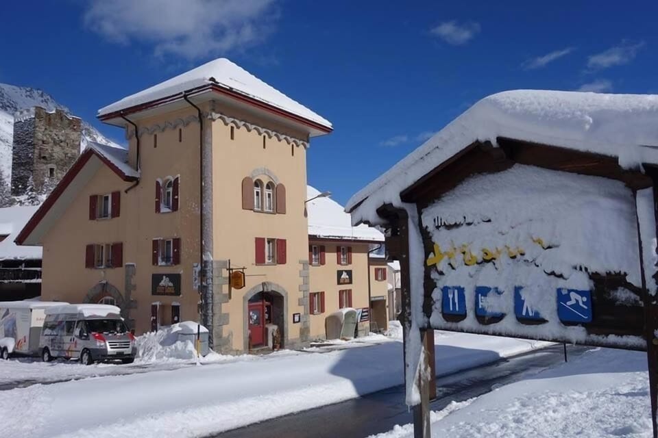 Sust Lodge Hotel in Canton of Ticino