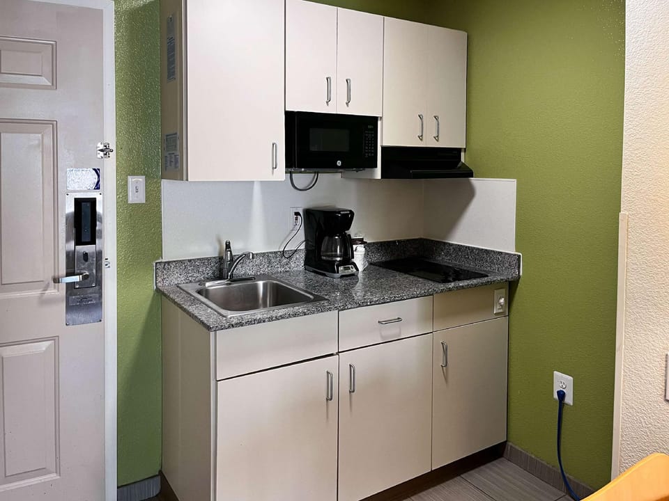 Studio 6 Belmont, CA  San Francisco - Redwood Hotel in Redwood Shores