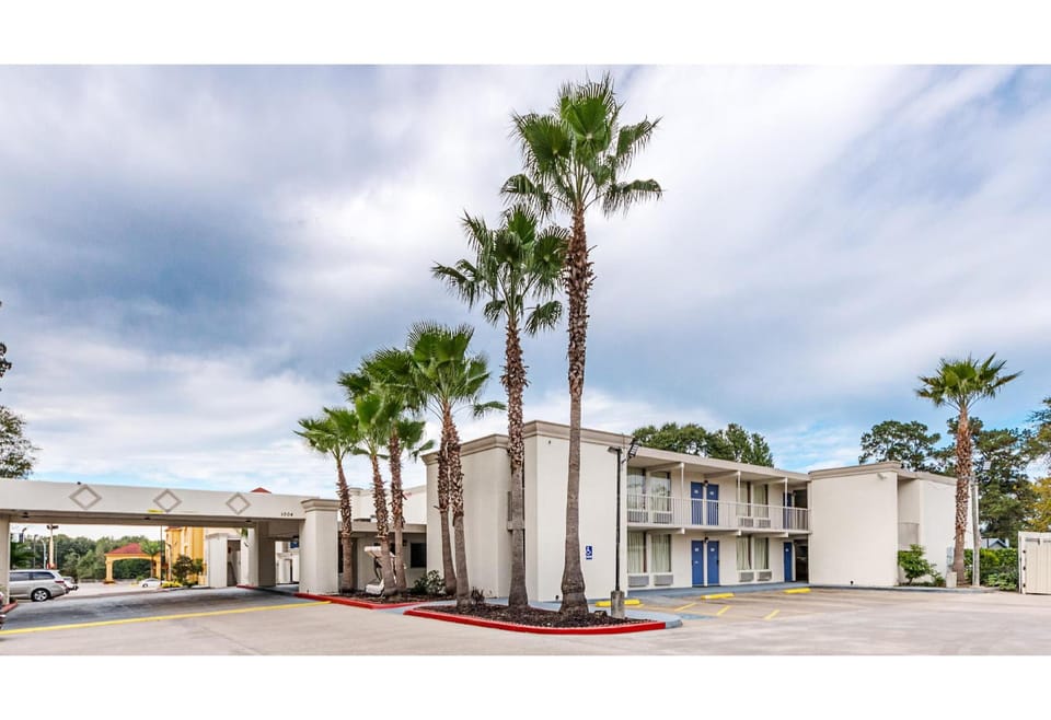 Motel 6 Cleveland, TX Hotel in Texas