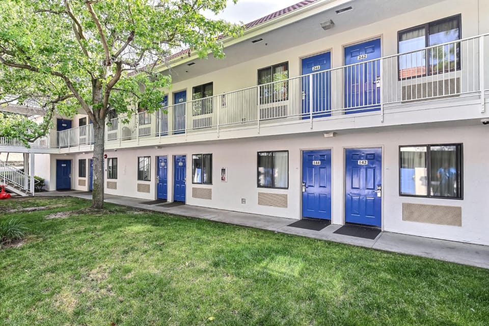 Motel 6 Pinole, CA Hotel in Hercules