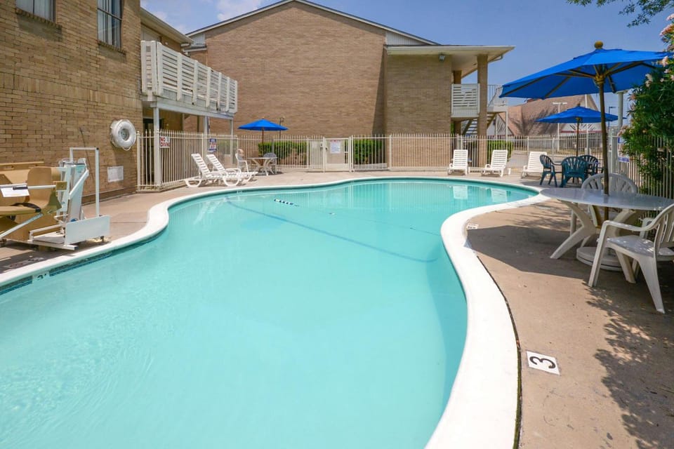 Motel 6 Baytown, TX - Baytown East Hotel in Baytown