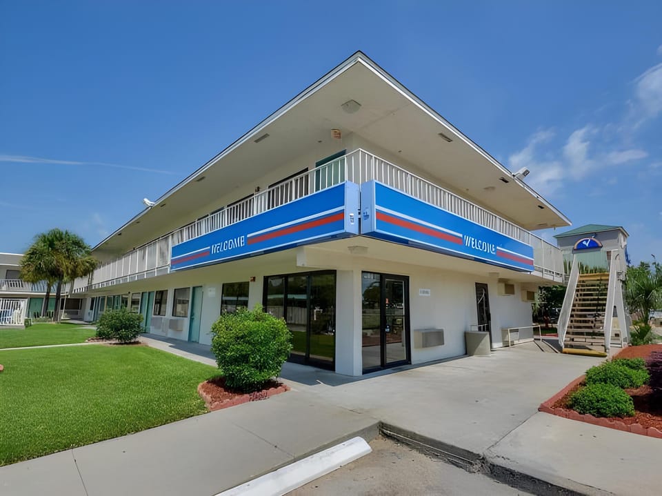 Motel 6 Gulfport, MS – Airport Hotel in Gulfport