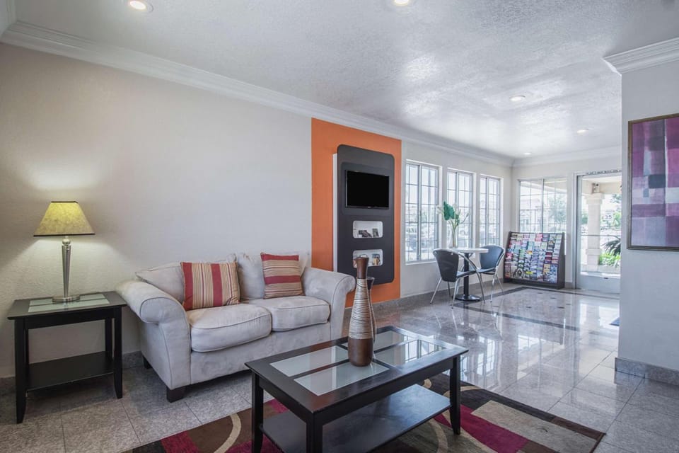 Shared lounge/TV area