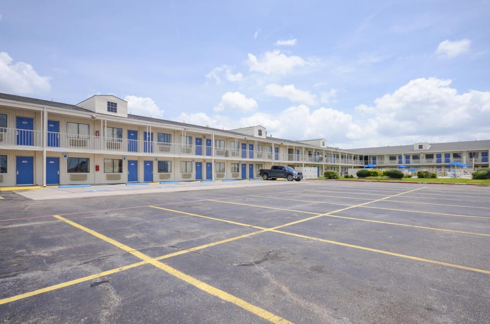 Motel 6 Webster, TX - Houston - Nasa Lake Hotel in Webster