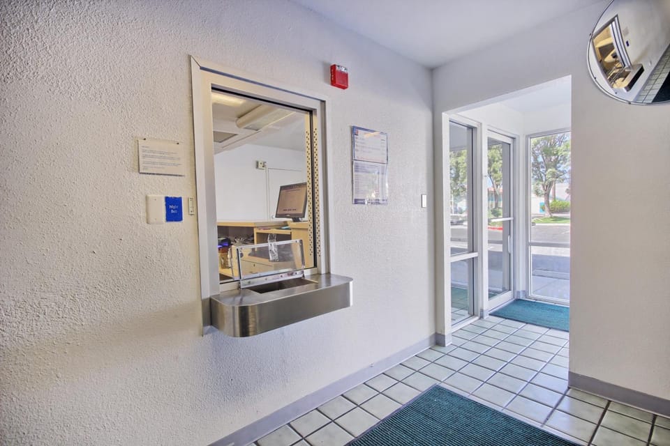Motel 6 Porterville, CA Hotel in Porterville