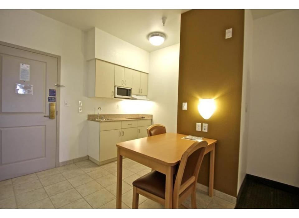 Studio 6 Bakersfield, CA  Hotel in Bakersfield
