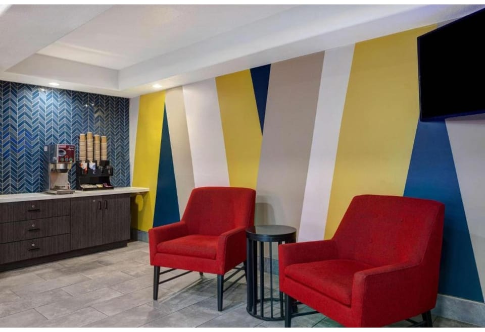 Motel 6 Buttonwillow, CA - Central Hotel in Sierra Nevada