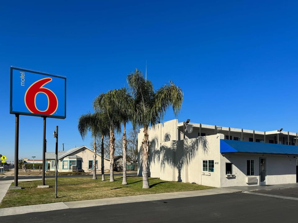 Motel 6 Delano, CA Hotel in Sierra Nevada