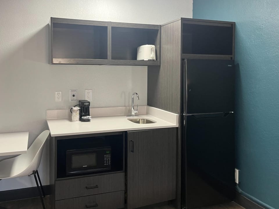 Studio 6 Extended Stay - Huntsville, AL University Drive Hotel in Huntsville