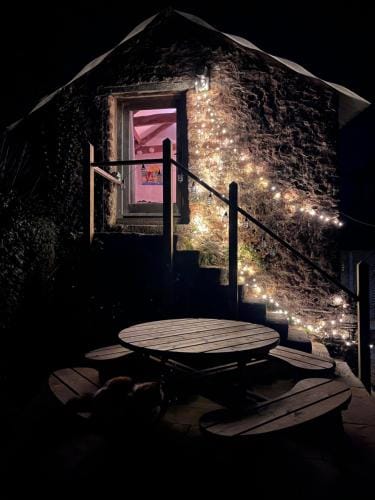 The Hay Loft - private bathroom in separate building 10 metres away Hotel in Taunton Deane