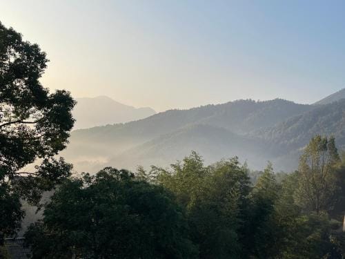 Tonglu HECHU Laf Lodge in Hangzhou