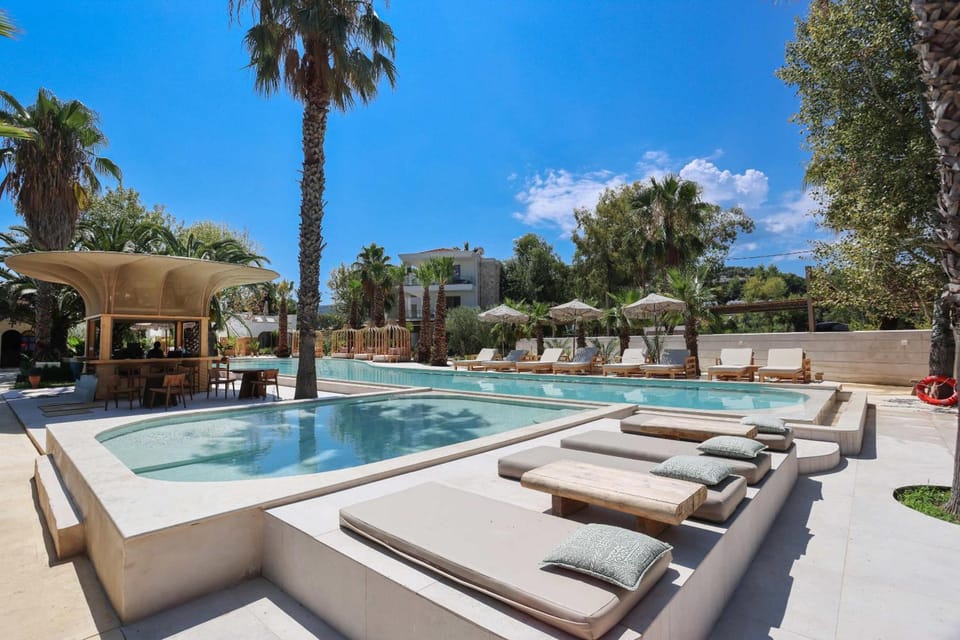 NUSA suites & villas Hotel in Halkidiki
