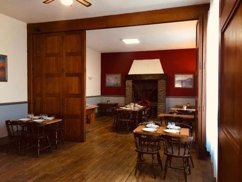 Le Lion d Or chb 4 pers wifi 7 Hotel in Centre-Val de Loire