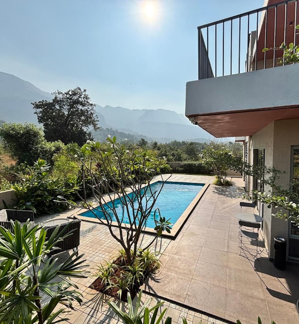 Red Tree Villa Nandgaon Hotel in Maharashtra