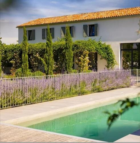Mas de charme au pied des Alpilles Hotel in Arles