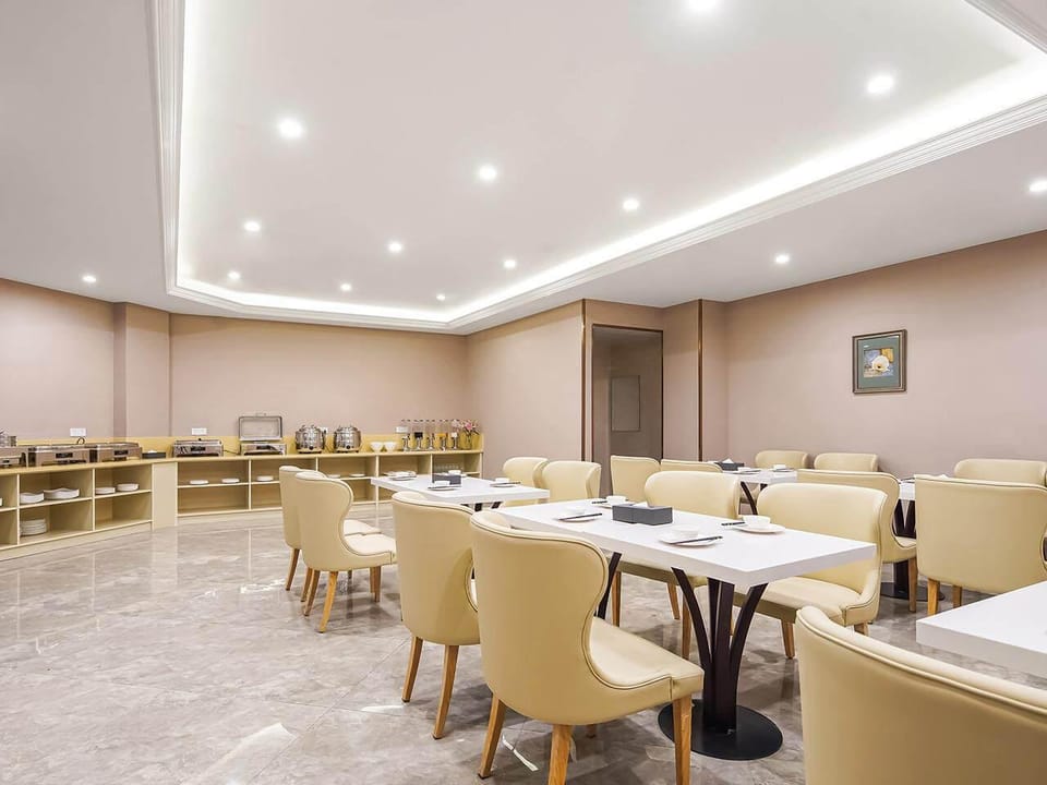 Vienna Hotel Shanghai Baoshan Huahe Road Middle Ring Hotel in Shanghai