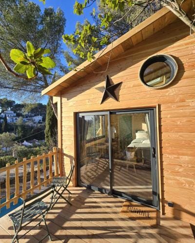 La Cabane Aixoise Piscine & Jacuzzi Hotel in Aix-en-Provence