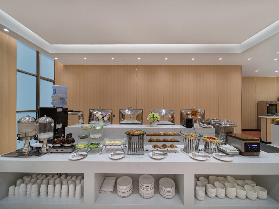 Vienna International Hotel Shenzhen International Convention and Exhibition Center Songgang Hongxing Hotel in Shenzhen