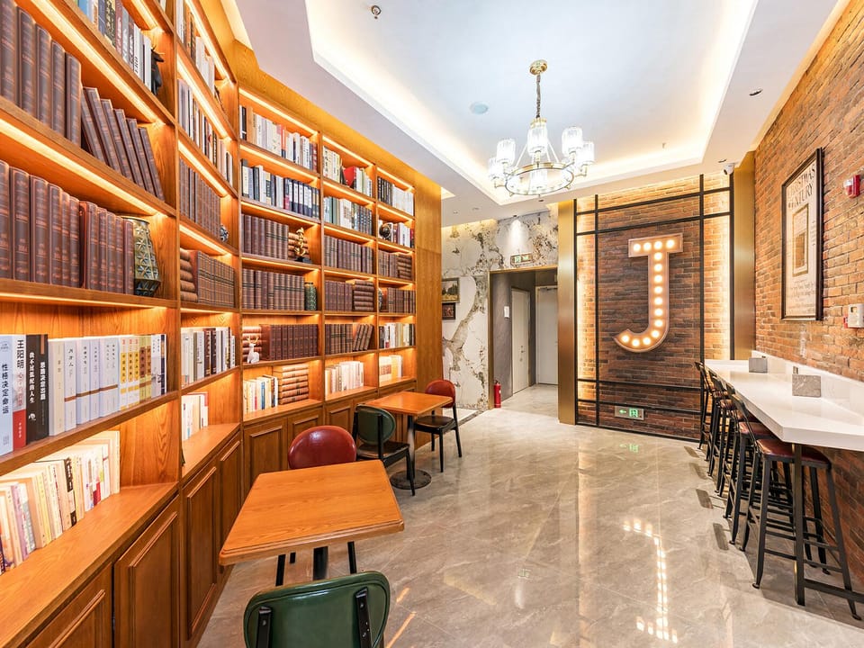James Joyce Coffetel Beijing Chaoyang High-speed Railway Station Qingnian Road Subway Station Hotel in Beijing