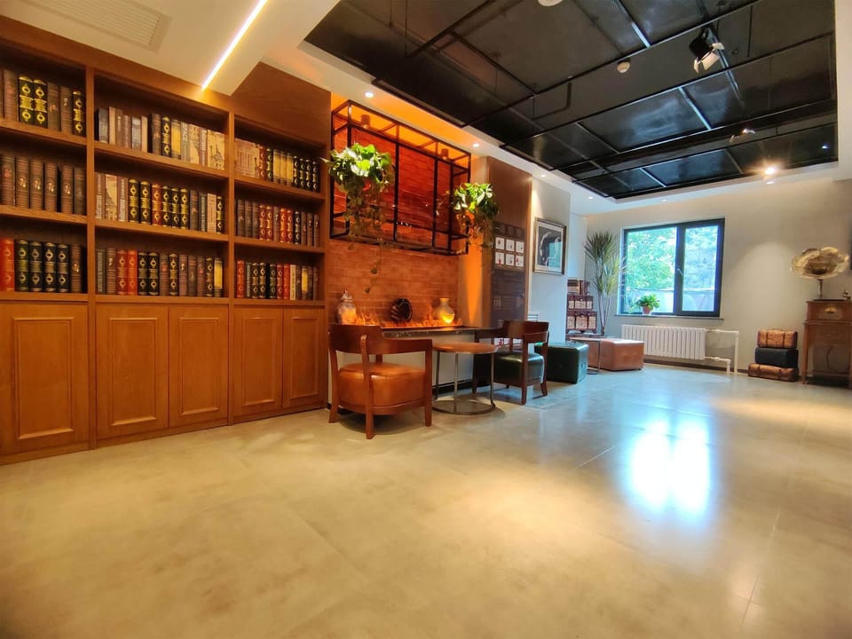 James Joyce Coffetel Beijing Panjiayuan Antique City Jinsong Subway Station Hotel in Beijing