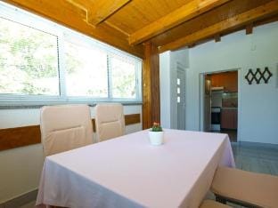 Cozy apartment with spacious garden Hotel in Banjole