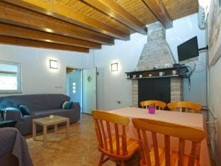 Cozy apartment with spacious garden Hotel in Banjole