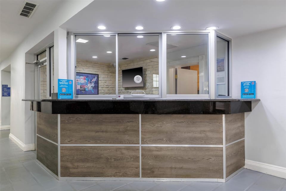 Studio 6  Suites Dallas, TX - Downtown Hotel in Dallas