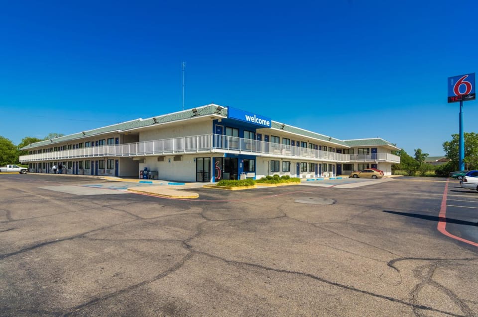 Motel 6 Bellmead, TX - Waco Hotel in Bellmead