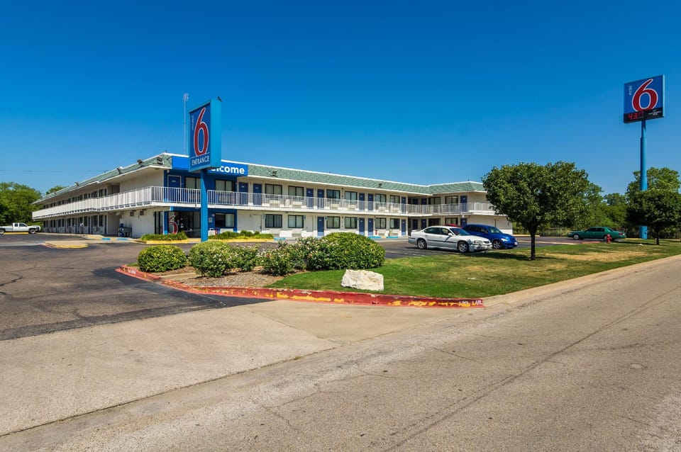 Motel 6 Bellmead, TX - Waco Hotel in Bellmead