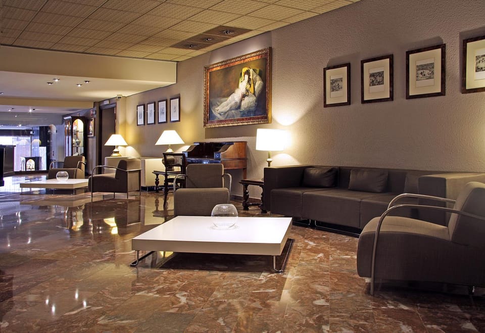 Shared lounge/TV area