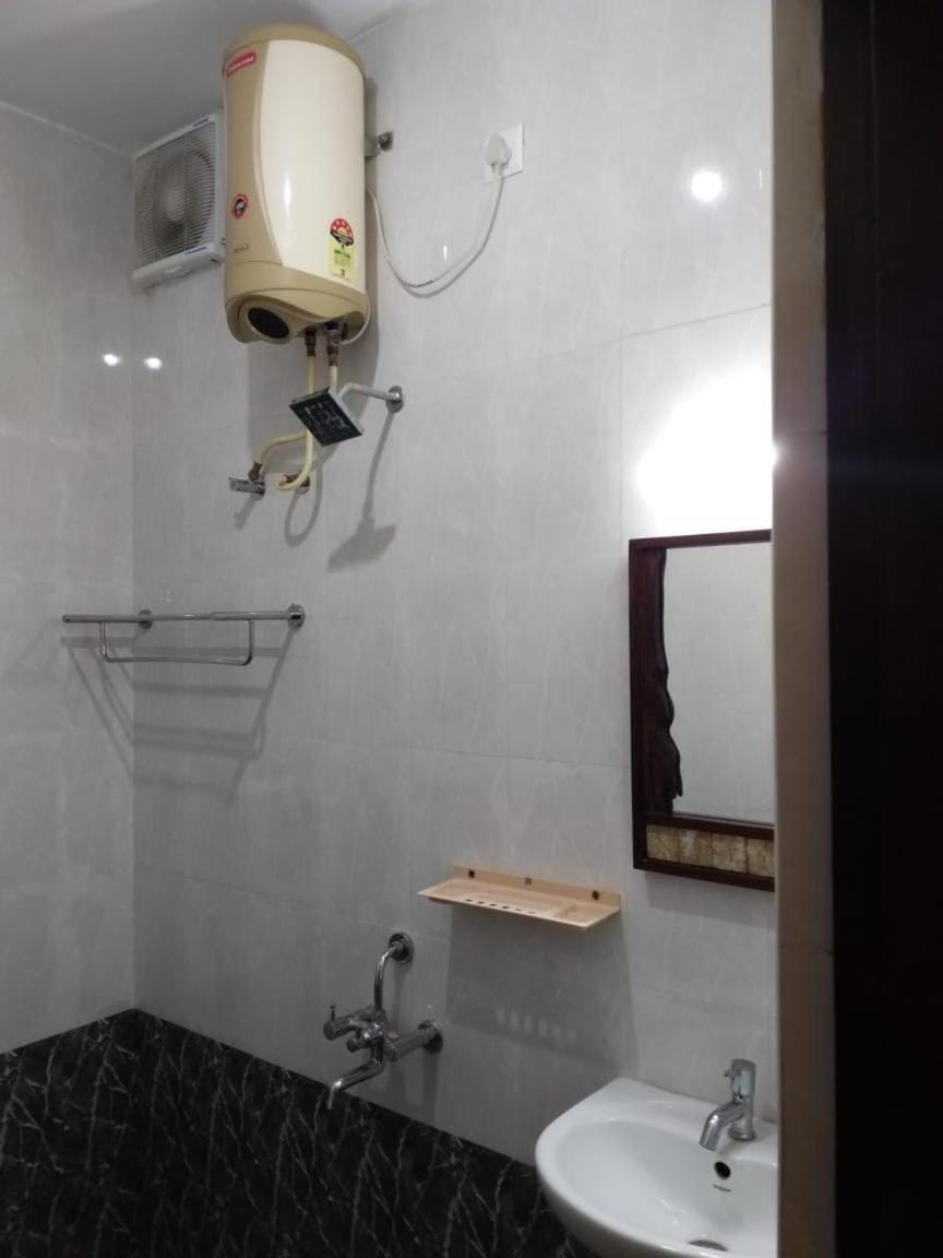 Dhanaram AC Rooms Hotel in Puducherry, India