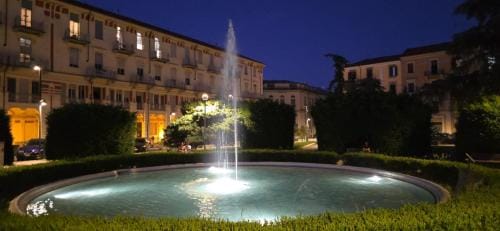 Jungle Sunshine Apartment 1 bedroom, two baths Hotel in Alessandria