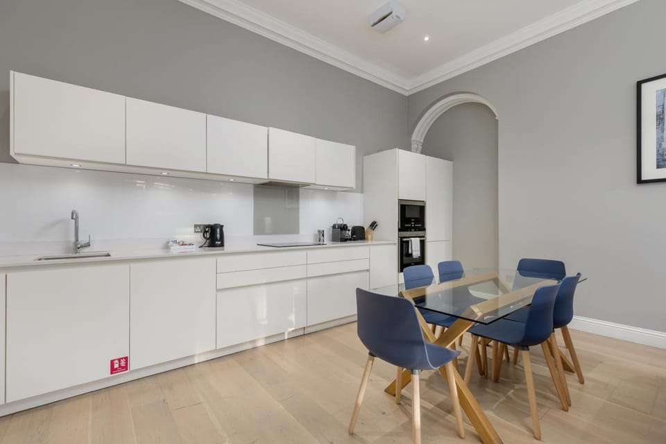 Destiny Scotland - Hill Street Apartments Hotel in Edinburgh