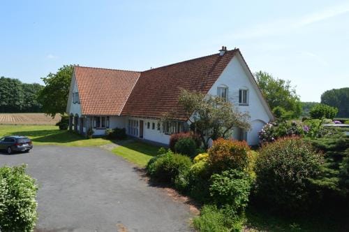 B&B Casa Blanca avec acces piscine privee sans vis a vis Hotel in Hauts-de-France