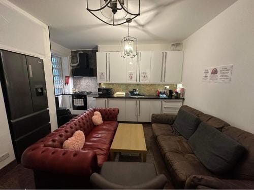 Spacious En Suite Room, Opposite of Tube Station, 5 minutes from Oxford Street Hotel in City of Westminster