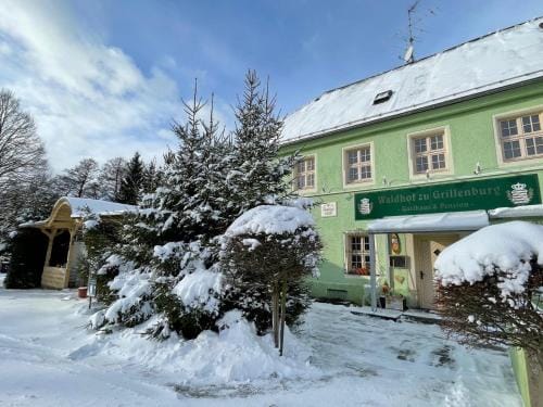 Waldhof zu Grillenburg im Tharandter Wald am See Hotel in Sächsische Schweiz-Osterzgebirge
