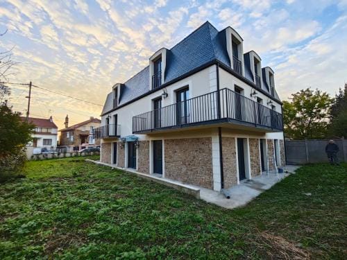 Les Magnolias Hotel in Chelles