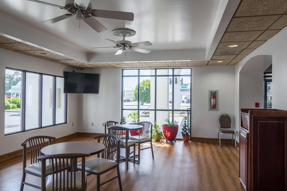 Motel 6 Waycross, GA Hotel in Waycross