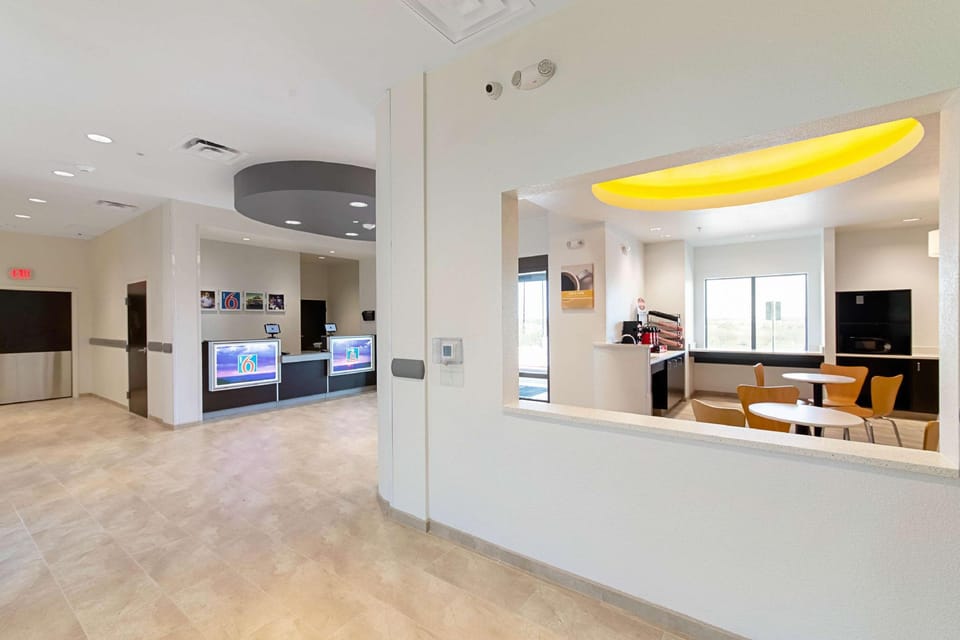 Motel 6 Austin, TX - Airport Hotel in Montopolis