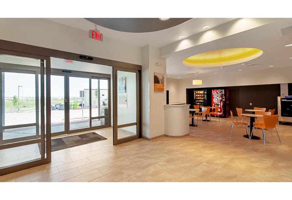 Studio 6  Austin, TX - Airport Hotel in Montopolis