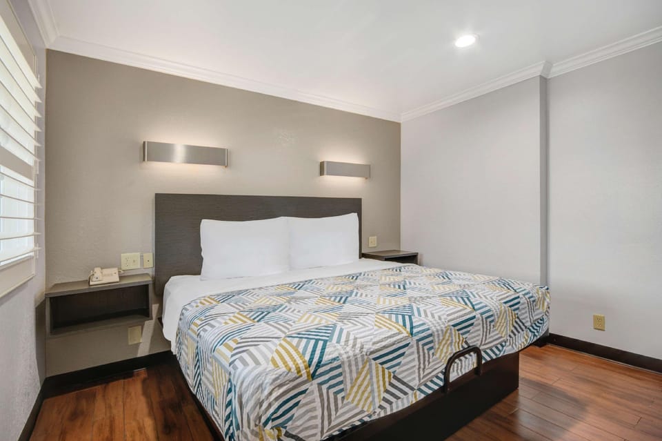 Amenity (Guest room)