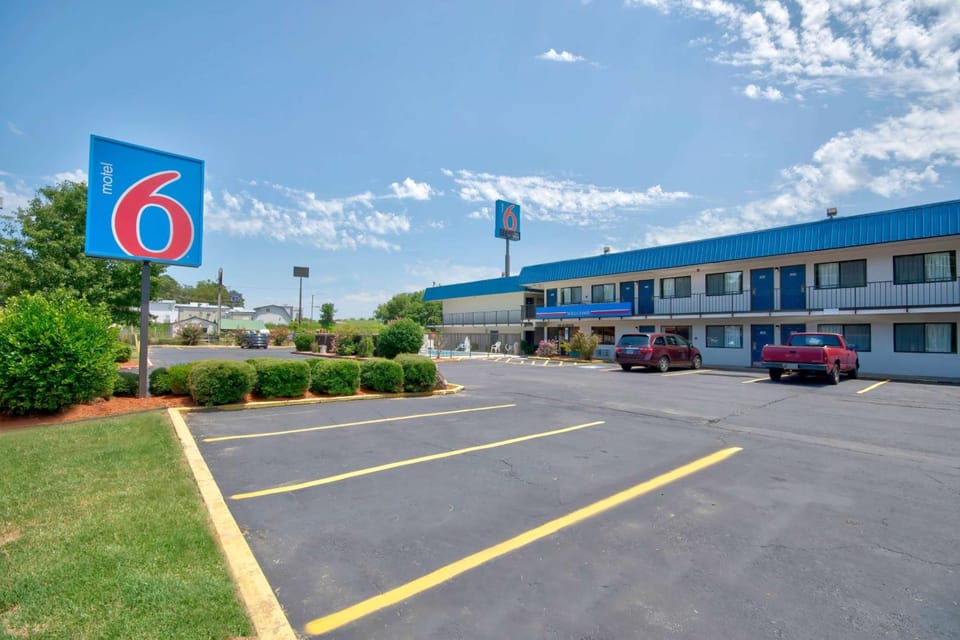 Motel 6 Russellville, AR Hotel in Russellville
