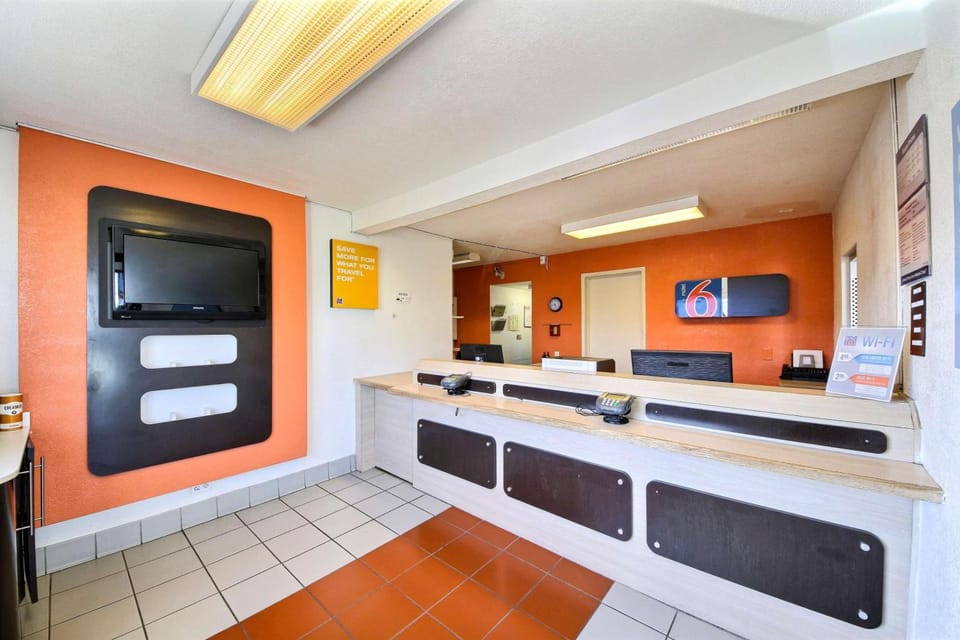 Motel 6 Laredo, TX - South Hotel in Laredo