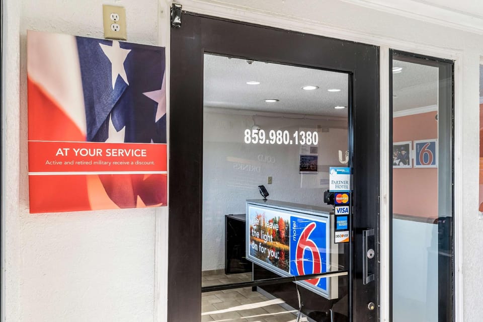 Motel 6 Florence, KY - Cincinnati Airport Hotel in Florence