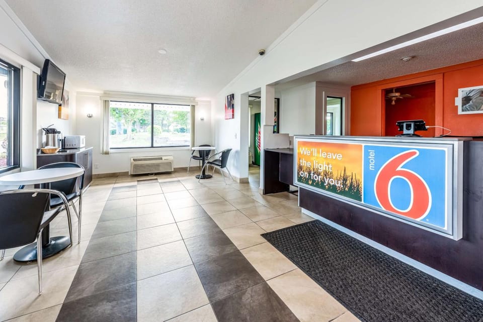 Motel 6 Mansfield, OH Hotel in Mansfield