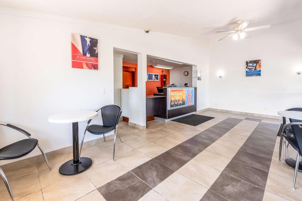 Motel 6 Mansfield, OH Hotel in Mansfield
