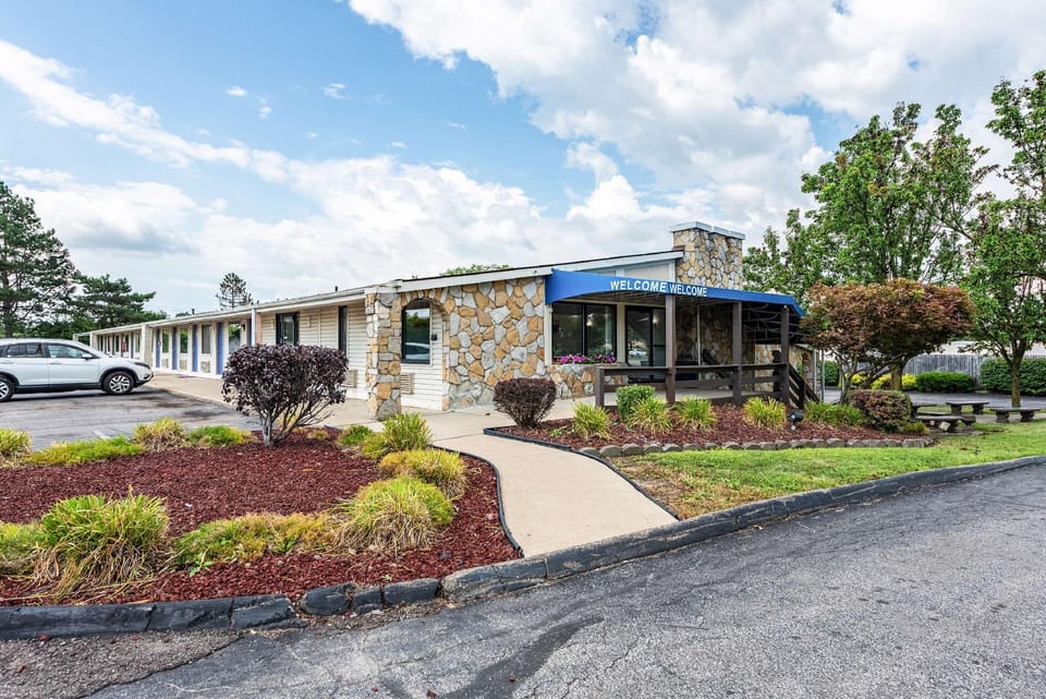 Motel 6 Mansfield, OH Hotel in Mansfield
