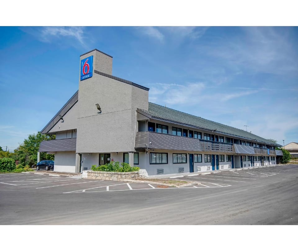 Motel 6 Columbus, OH - OSU North Hotel in Clintonville