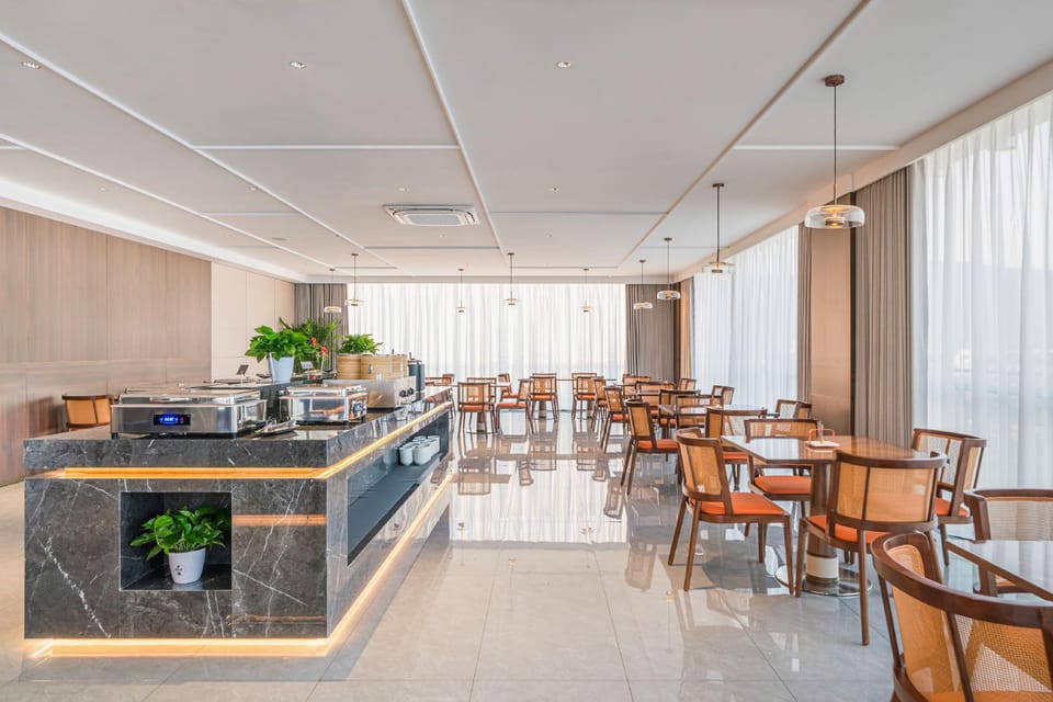 Maison New Century Hotel Qinye FuturePalace KeqiaoShaoxing Hotel in Hangzhou